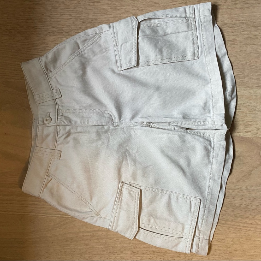 Aritzia TNA cream Cargo Shorts